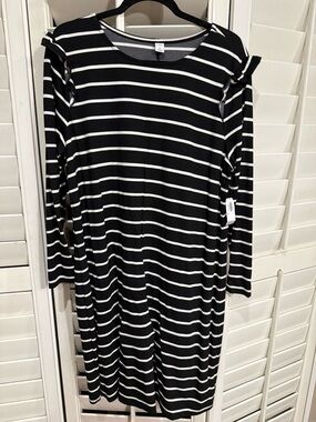 NWT - Black and White Striped Long Sleeve Shift Dress